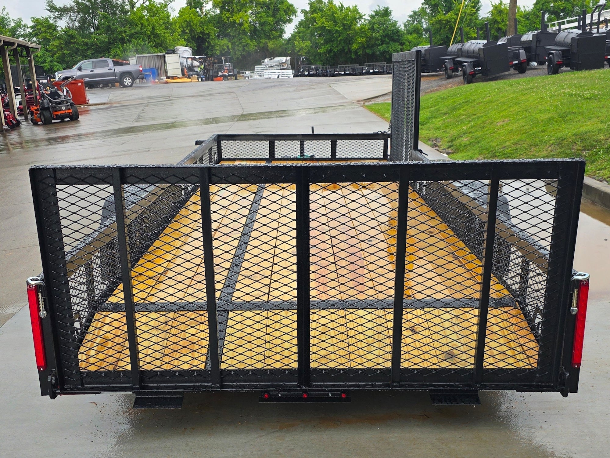 7x20 Dovetail Utility Trailer with 1ft Mesh Side Gate (2) 3,500lb Axles 7K GVWR - Image 4