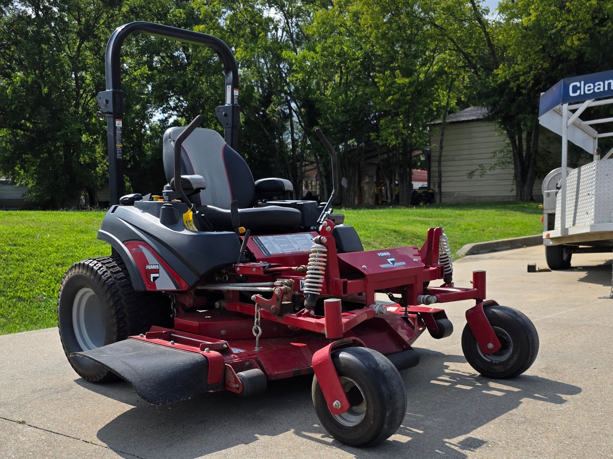 Used Ferris IS3100Z 61" Zero Turn Mower 775.9HR (6539) - Image 1