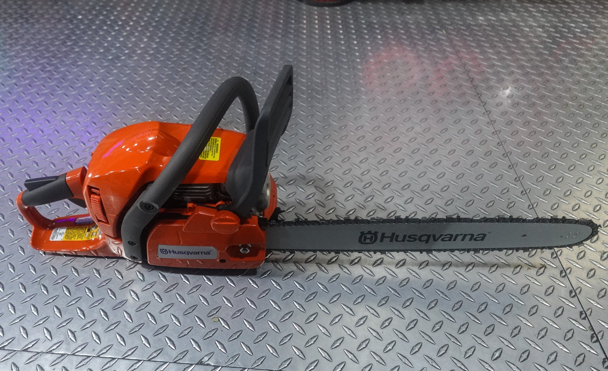 Husqvarna 445 Gas Powered Chainsaw 18" Bar and Chain (Unboxed) - Image 2