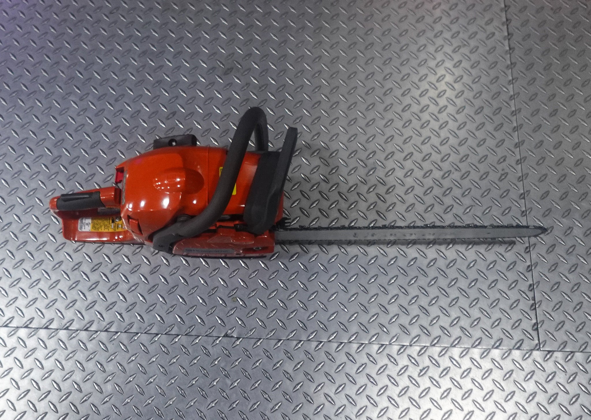 Husqvarna 445 Gas Powered Chainsaw 18" Bar and Chain (Unboxed) - Image 4