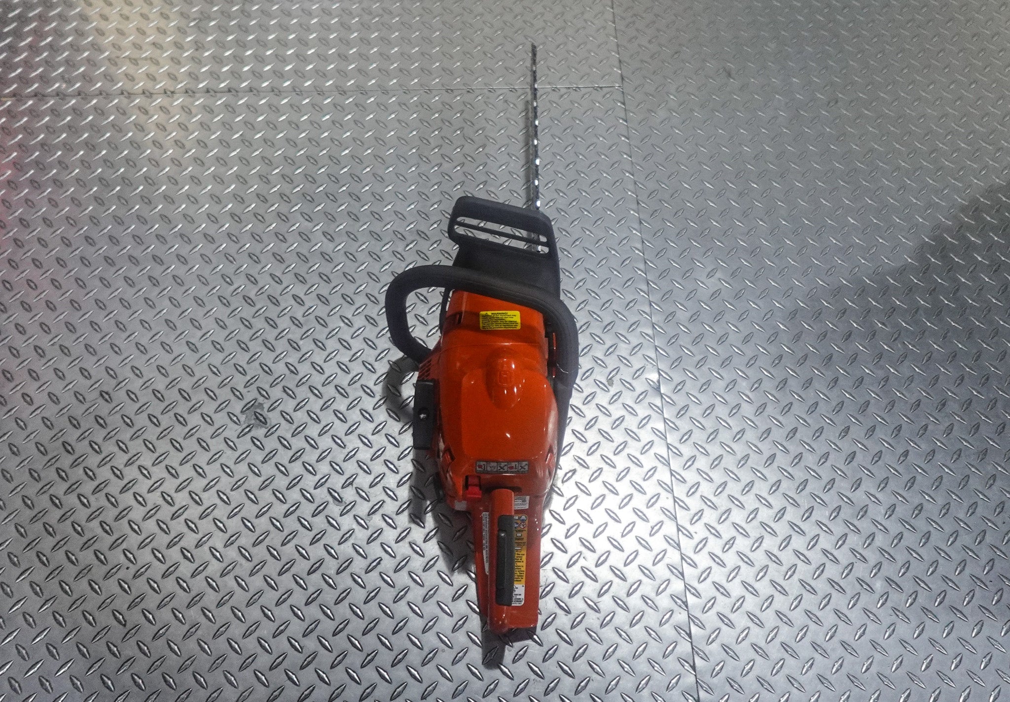Husqvarna 445 Gas Powered Chainsaw 18" Bar and Chain (Unboxed) - Image 5