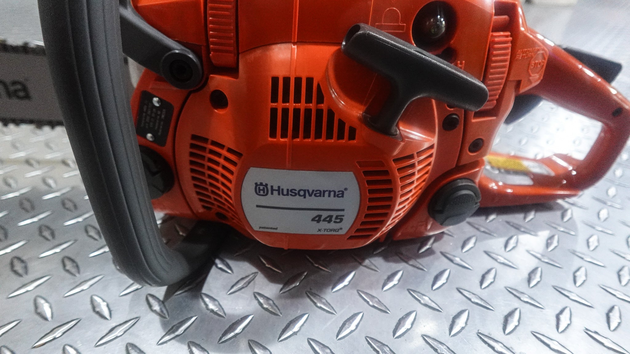Husqvarna 445 Gas Powered Chainsaw 18" Bar and Chain (Unboxed) - Image 7