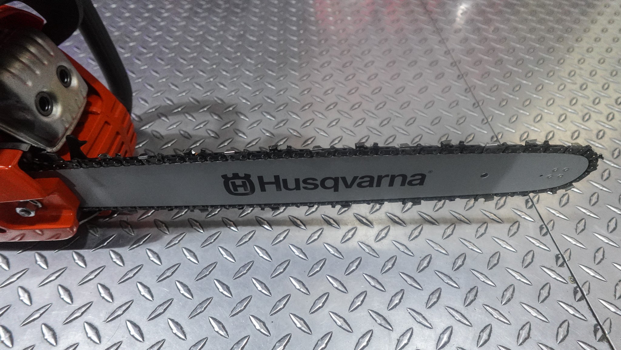 Husqvarna 445 Gas Powered Chainsaw 18" Bar and Chain (Unboxed) - Image 8