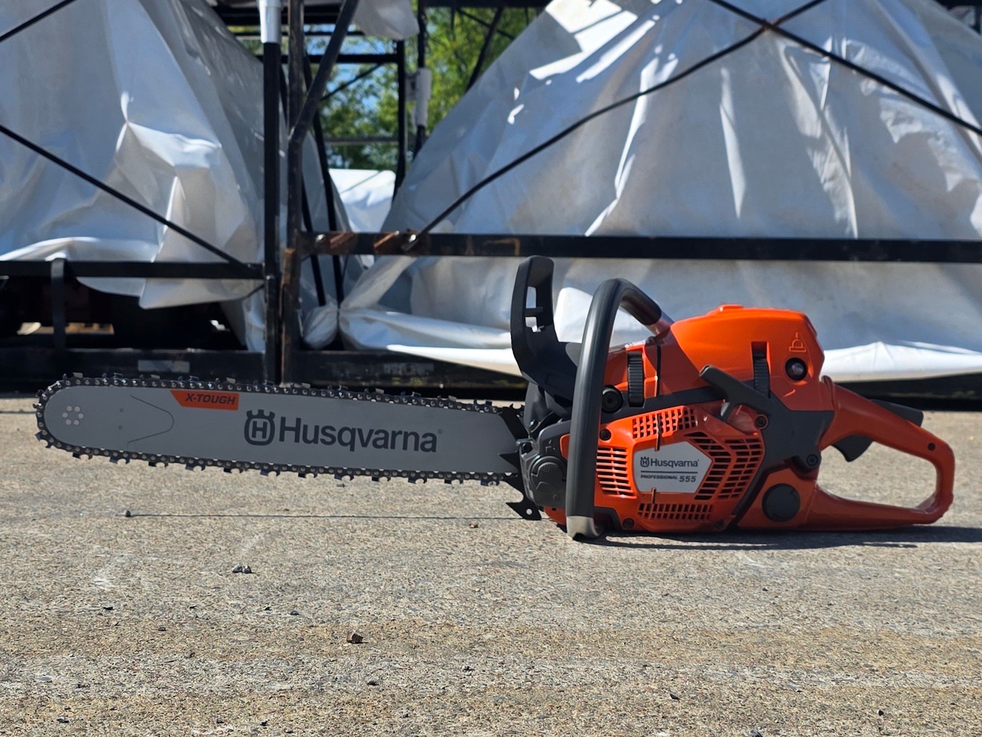 Husqvarna 555 20" Chainsaw Professional .050 Gauge 59.8cc X-Torq AutoTune Engine (Unboxed) - Image 2