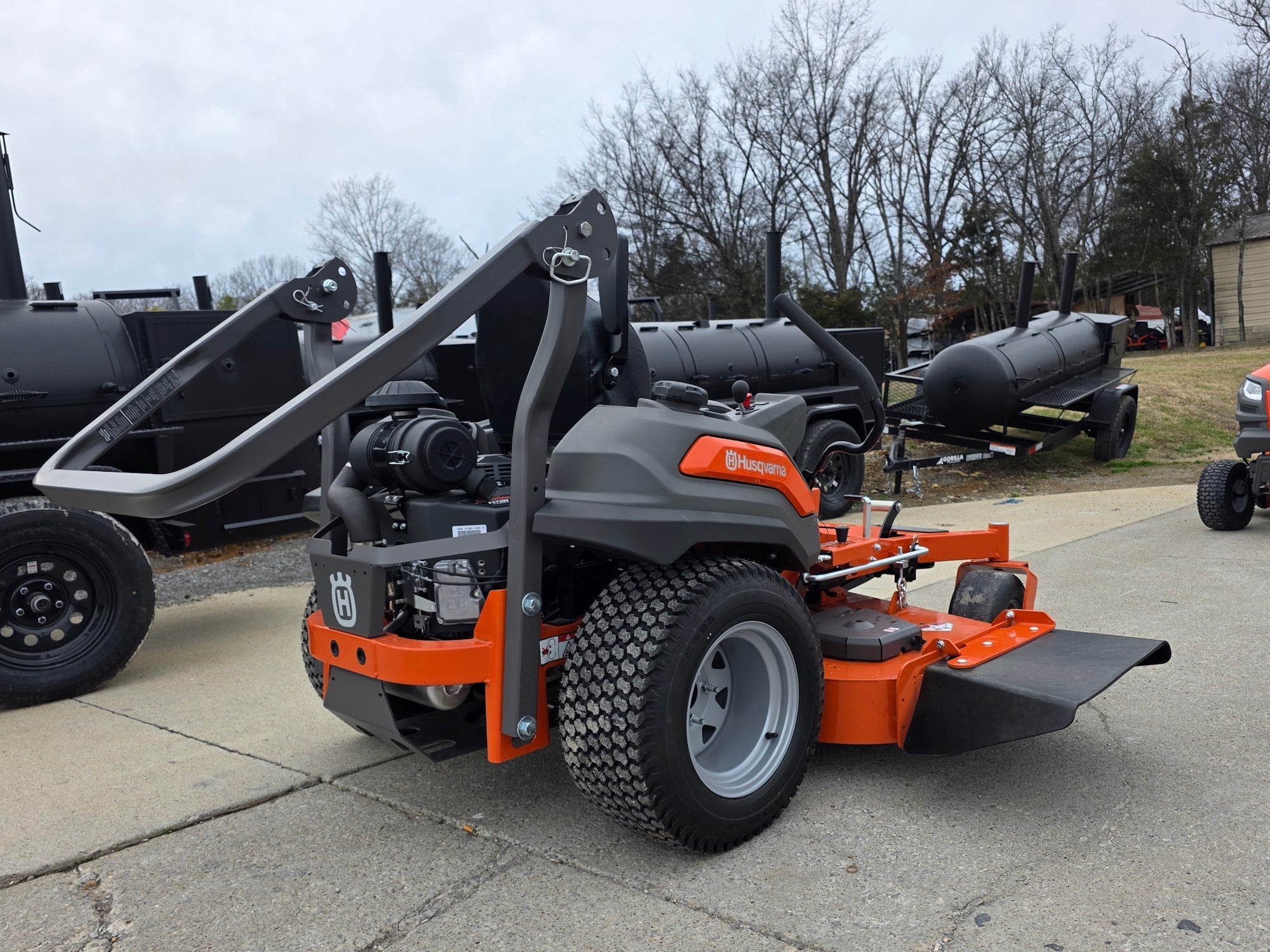 Husqvarna 60" Z460XS Commerical Zero Turn Mower 23.5HP KAW (Scratch and Dent) - Image 7