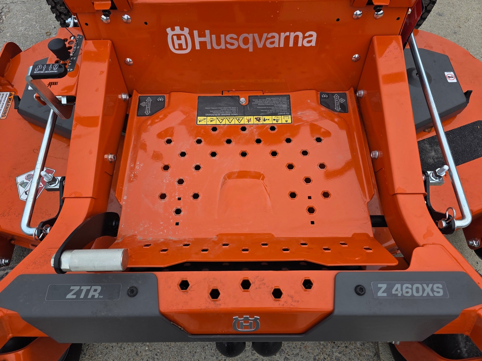 Husqvarna 60" Z460XS Commerical Zero Turn Mower 23.5HP KAW (Scratch and Dent) - Image 11