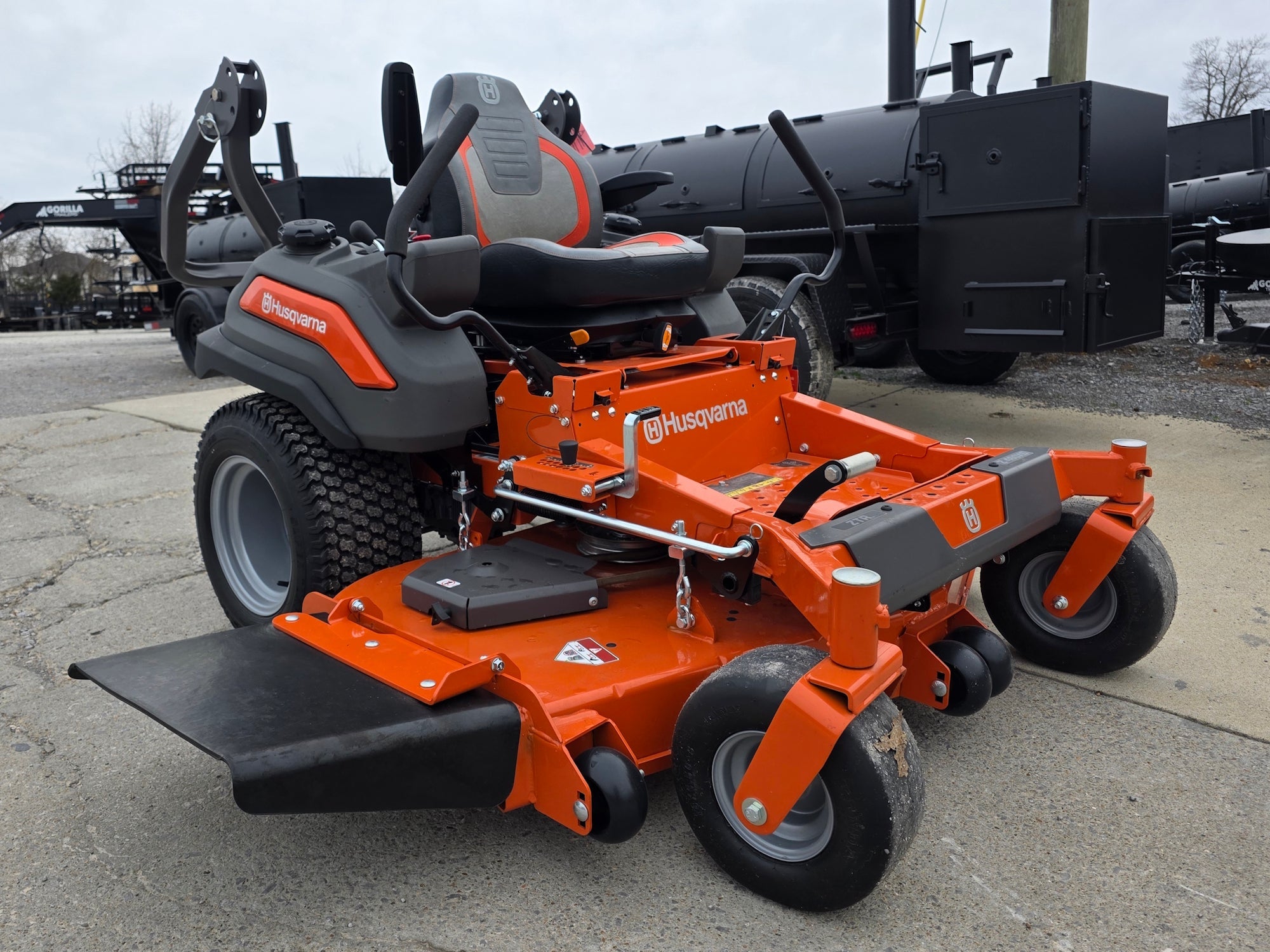 Husqvarna 60" Z460XS Commerical Zero Turn Mower 23.5HP KAW (Scratch and Dent) - Image 10