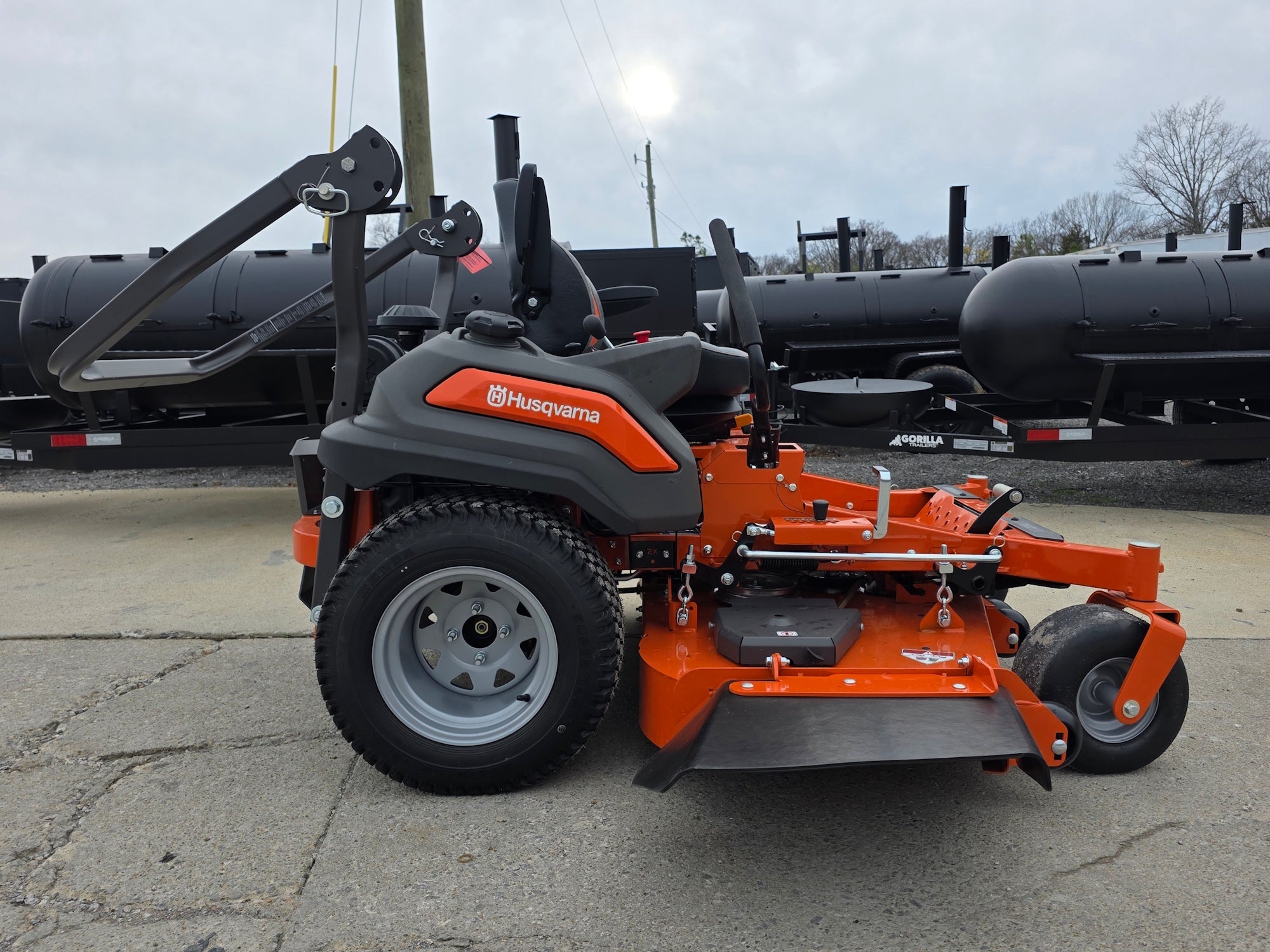 Husqvarna 60" Z460XS Commerical Zero Turn Mower 23.5HP KAW (Scratch and Dent) - Image 8