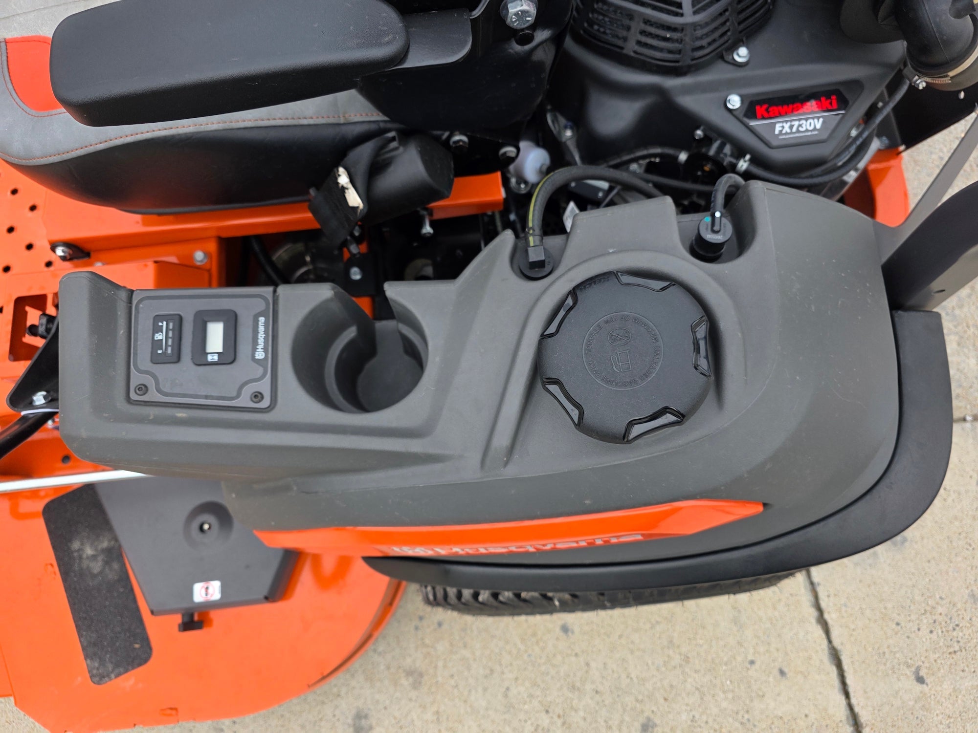 Husqvarna 60" Z460XS Commerical Zero Turn Mower 23.5HP KAW (Scratch and Dent) - Image 18